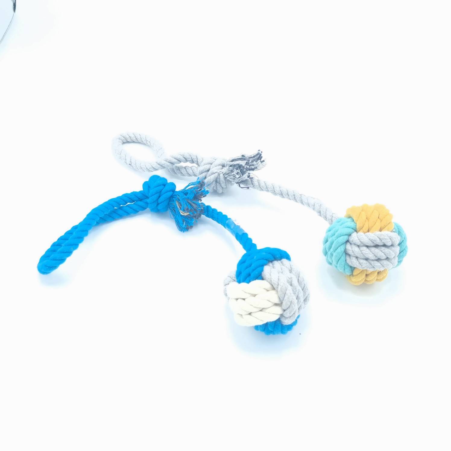 طناب با توپ کنفی