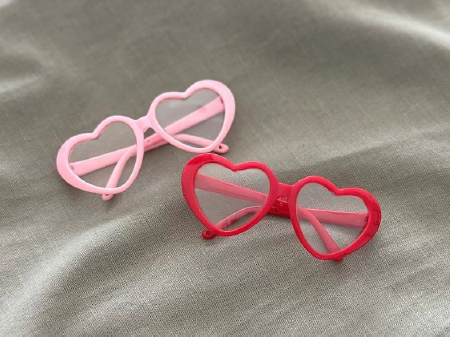 عینک قلبی قرمز می پت